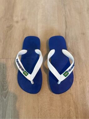 Havaianas Kids boys Royal Blue Flip Flops with White Straps size 27-28
